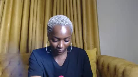 Snapshot of prettyquee chatting on December 7, 8:49 pm sasha online show from December 7, 8:49 pm