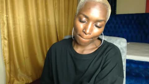 Snapshot of prettyquee chatting on December 23, 6:05 pm sasha online show from December 23, 6:05 pm