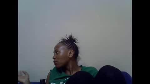 Snapshot of prettyqueenn1 chatting on December 5, 12:11 pm sharon online show from December 5, 12:11 pm