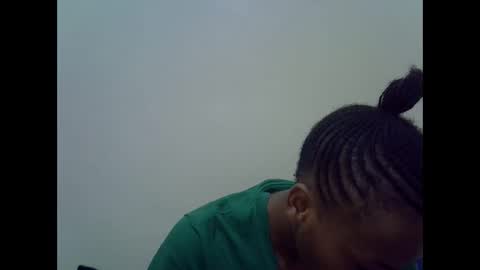 Snapshot of prettyqueenn1 chatting on December 9, 7:17 am sharon online show from December 9, 7:17 am