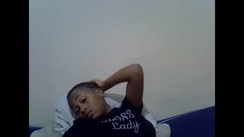 Snapshot of prettyqueenn1 chatting on January 26, 11:50 am sharon online show from January 26, 11:50 am