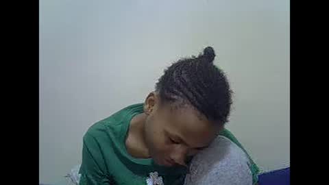 Snapshot of prettyqueenn1 chatting on February 16, 9:48 pm sharon online show from February 16, 9:48 pm