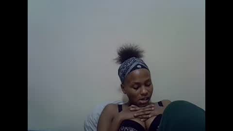 Snapshot of prettyqueenn1 chatting on February 23, 3:29 pm sharon online show from February 23, 3:29 pm