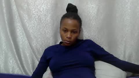 Snapshot of prettyqueenn1 chatting on December 19, 12:23 pm sharon online show from December 19, 12:23 pm