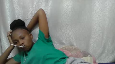 Snapshot of prettyqueenn1 chatting on January 8, 1:02 pm sharon online show from January 8, 1:02 pm