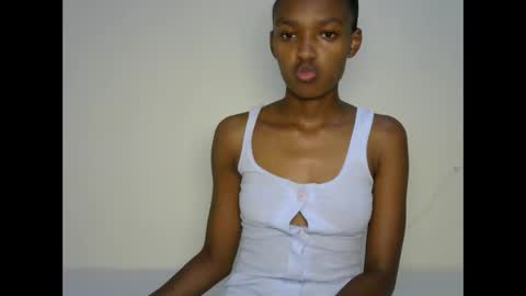 Snapshot of prettyquiny254 chatting on September 26, 9:19 pm prettyquiny254 online show from September 26, 9:19 pm