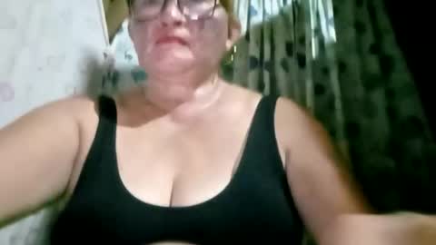 Snapshot of prettyrose01 chatting on June 4, 12:33 pm prettyrose01 online show from June 4, 12:33 pm