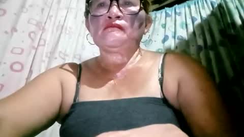 Snapshot of prettyrose01 chatting on June 9, 1:01 pm prettyrose01 online show from June 9, 1:01 pm