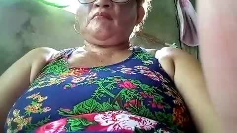 Snapshot of prettyrose01 chatting on June 11, 8:23 am prettyrose01 online show from June 11, 8:23 am