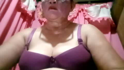 Snapshot of prettyrose01 chatting on July 4, 1:50 pm prettyrose01 online show from July 4, 1:50 pm