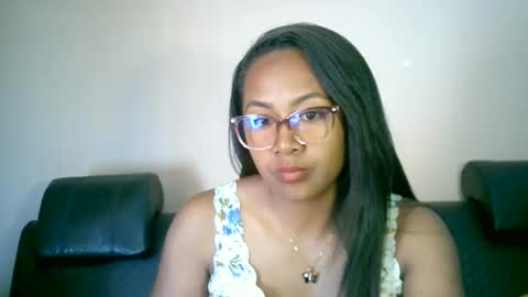 Snapshot of prettysexy3601 chatting on April 27, 6:11 am prettysexy3601 online show from April 27, 6:11 am