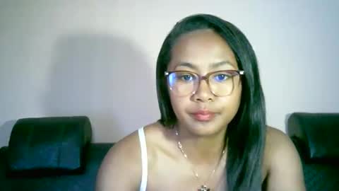 Snapshot of prettysexy3601 chatting on May 15, 4:52 am prettysexy3601 online show from May 15, 4:52 am