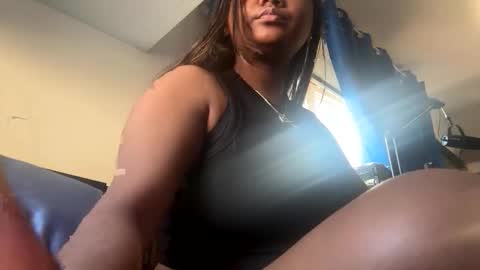 prettyyalisha online show from April 14, 1:50 pm