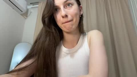 Snapshot of prettyyy_angel chatting on May 17, 7:10 pm prettyyy_angel online show from May 17, 7:10 pm
