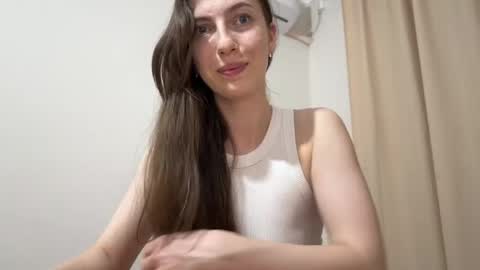 Snapshot of prettyyy_angel chatting on May 31, 6:42 pm prettyyy_angel online show from May 31, 6:42 pm