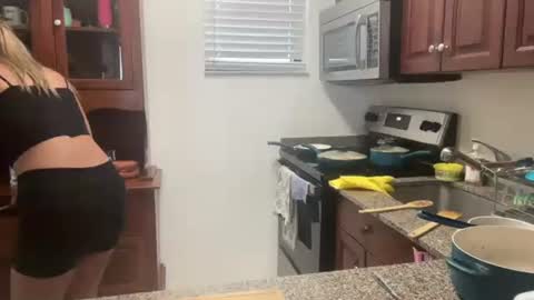 Snapshot of prettyyykittyyy22 chatting on October 16, 7:48 pm prettyyykittyyy22 online show from October 16, 7:48 pm