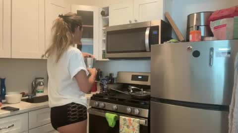 Snapshot of prettyyykittyyy22 chatting on July 29, 2:26 pm prettyyykittyyy22 online show from July 29, 2:26 pm