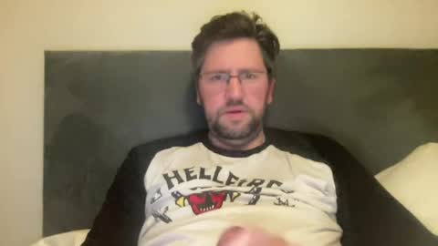 Snapshot of previewh chatting on April 22, 9:27 pm PreviewH online show from April 22, 9:27 pm