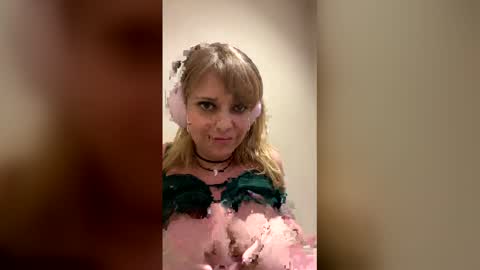 Snapshot of prey4u chatting on April 13, 8:03 pm prey4u online show from April 13, 8:03 pm
