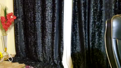 Snapshot of priceless_sexy chatting on March 5, 2:03 am priceless_sexy online show from March 5, 2:03 am