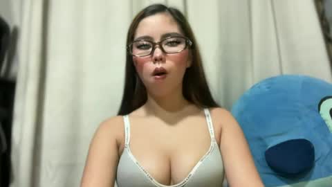 Snapshot of pricelessbeautyxxx chatting on June 21, 3:25 pm TINA online show from June 21, 3:25 pm