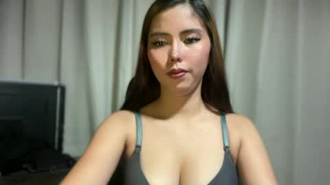 Snapshot of pricelessbeautyxxx chatting on July 7, 5:32 am TINA online show from July 7, 5:32 am