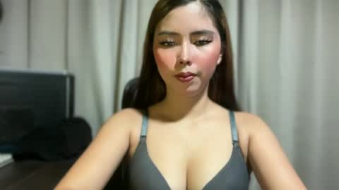 Snapshot of pricelessbeautyxxx chatting on July 8, 2:05 am TINA online show from July 8, 2:05 am