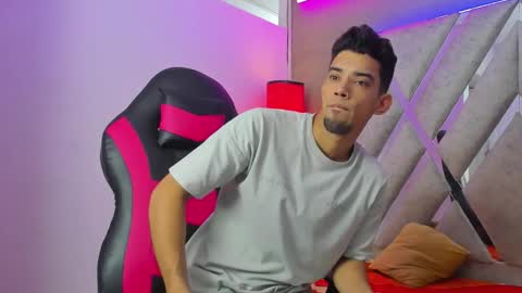 prince_arthur77 online show from November 28, 1:58 pm