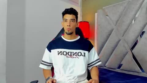 prince_arthur77 online show from December 2, 1:05 pm