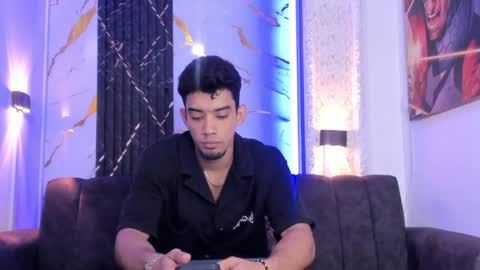 Snapshot of prince_arthur77 chatting on May 15, 1:40 pm prince_arthur77 online show from May 15, 1:40 pm
