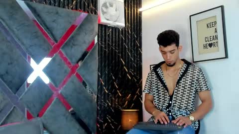 Snapshot of prince_arthur77 chatting on May 31, 1:40 pm prince_arthur77 online show from May 31, 1:40 pm