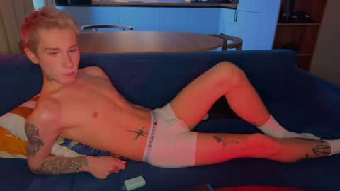 Snapshot of princes_beach chatting on April 18, 3:32 am HUNTER LEO KEVIN online show from April 18, 3:32 am