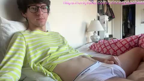 Peaches online show from October 23, 8:40 pm