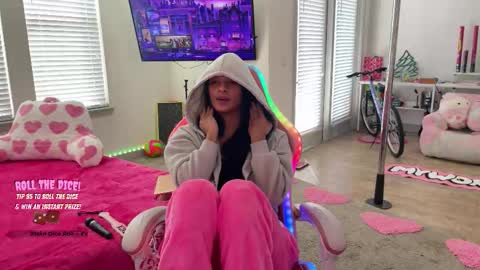 Cece  NEXT LIVESTREAM -- DEC. 4th  7 PM CST online show from November 7, 7:58 pm