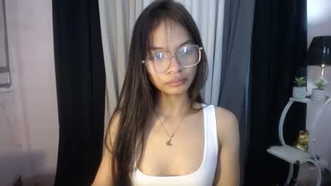 Snapshot of princess_luxe chatting on February 25, 10:52 pm Cutie Princess online show from February 25, 10:52 pm