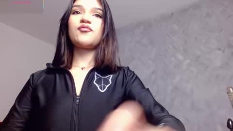 Snapshot of princess_roxxi chatting on February 8, 8:40 am Roxxi online show from February 8, 8:40 am