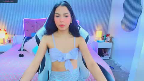 Snapshot of princess_skinny18 chatting on June 22, 9:23 pm princess_skinny18 online show from June 22, 9:23 pm