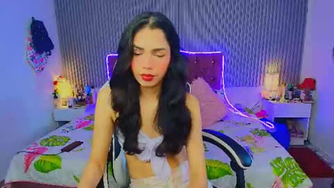 Snapshot of princess_skinny18 chatting on July 9, 7:40 pm princess_skinny18 online show from July 9, 7:40 pm