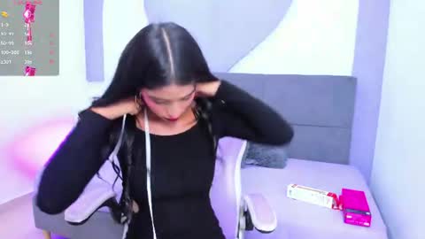 Snapshot of princess_skinny_ chatting on July 27, 2:18 am Mia online show from July 27, 2:18 am