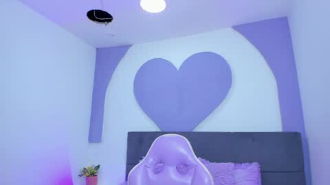Snapshot of princess_skinny_ chatting on August 9, 3:23 am Mia online show from August 9, 3:23 am