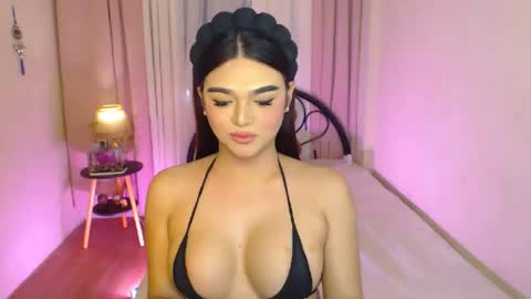 Snapshot of princesshugecumontop chatting on June 18, 6:35 am PrincessDONT FORGET TO FOLLOW ME online show from June 18, 6:35 am