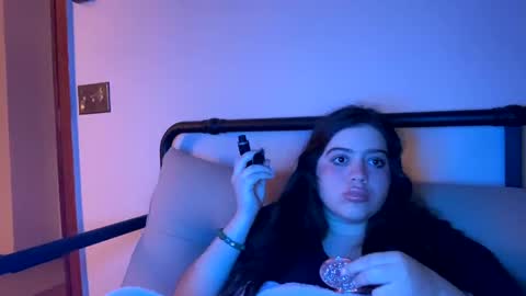 Snapshot of princesslaylaa chatting on December 5, 7:16 am princessviccxo online show from December 5, 7:16 am