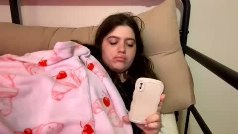 Snapshot of princesslaylaa chatting on January 11, 5:31 am princessviccxo online show from January 11, 5:31 am