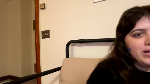 Snapshot of princesslaylaa chatting on January 17, 2:50 am princessviccxo online show from January 17, 2:50 am