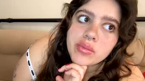 Snapshot of princesslaylaa chatting on March 5, 8:00 pm princessviccxo online show from March 5, 8:00 pm