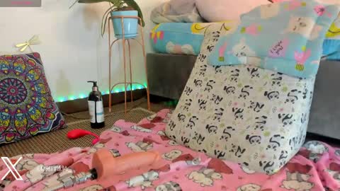 Snapshot of princessluna_14 chatting on April 28, 2:27 am princessluna_14 online show from April 28, 2:27 am