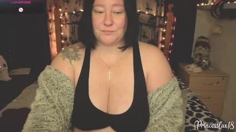 Lux Alot Luxi online show from April 28, 7:30 pm