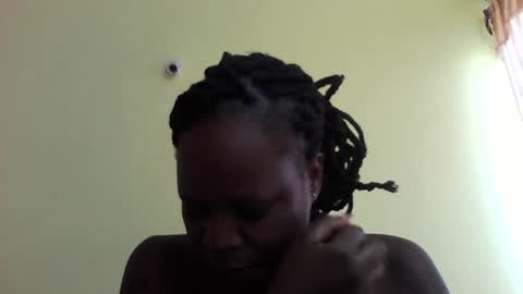 Snapshot of princessmiles2 chatting on February 10, 11:57 am phelly online show from February 10, 11:57 am