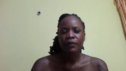 Snapshot of princessmiles2 chatting on February 13, 7:31 pm phelly online show from February 13, 7:31 pm