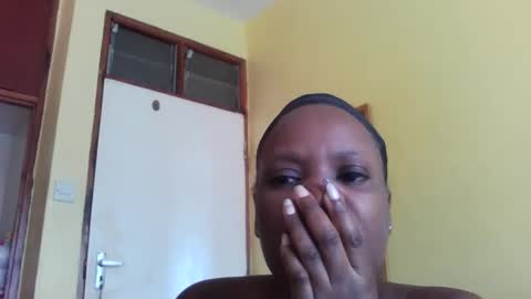 Snapshot of princessmiles2 chatting on February 27, 8:06 am phelly online show from February 27, 8:06 am
